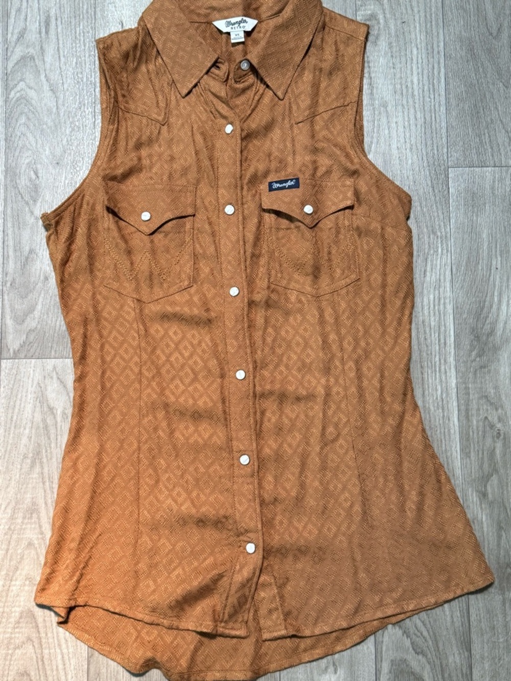 Wrangler Sleeveless Button-Front Women's Top in Rust